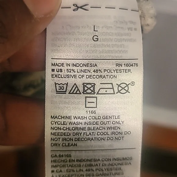 Old Navy Floral Top Large w/Key Hole Tassels - Picture 11 of 11